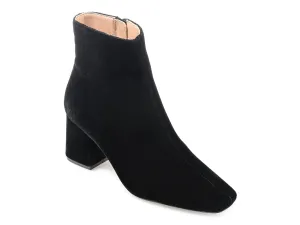 Hazara ankle boots from the Journee Journee Collection, black